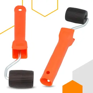 Wałek dociskowy do tapet beczkowy z uchwytem